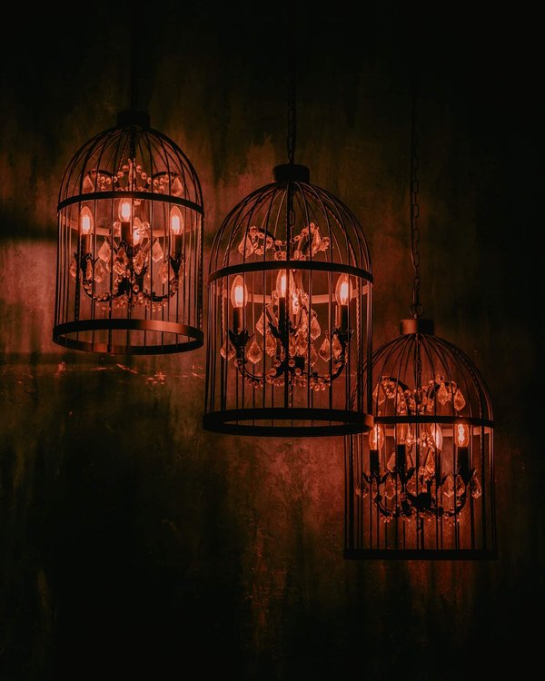 Quelle est la différence entre un lustre et une suspension ?